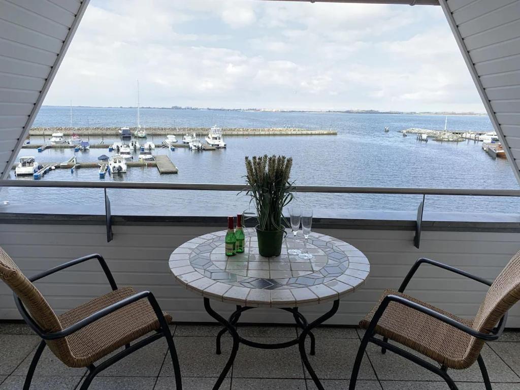 Ferienwohnung Hafenblick Wiek auf Rügen Buitenkant foto